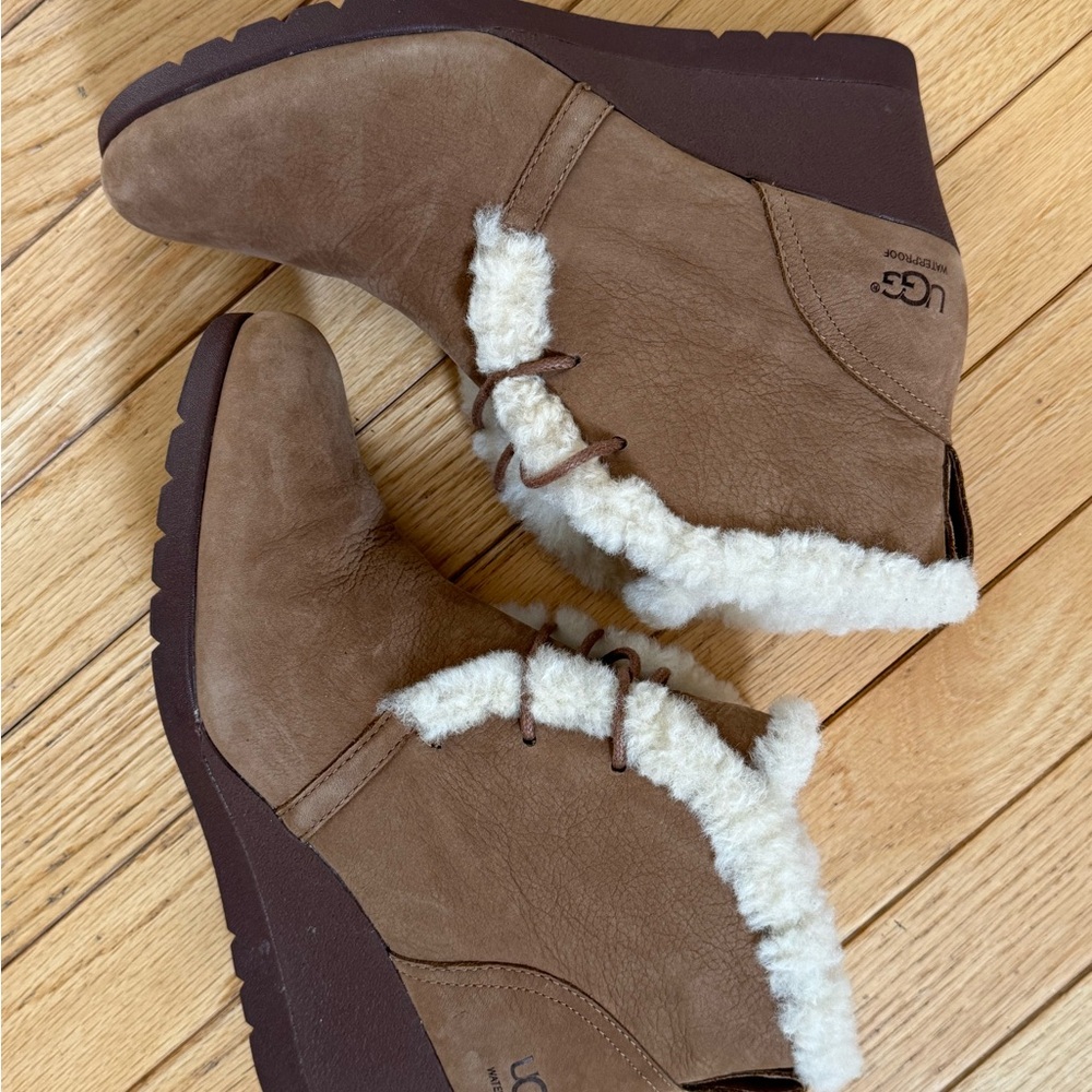 UGG Women’s Jeovana Ankle Wedge Boots Suede Waterproof Lace Size 8 Chestnut - Picture 10 of 10